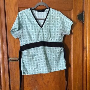 Patterned V-Neck Scrub Top